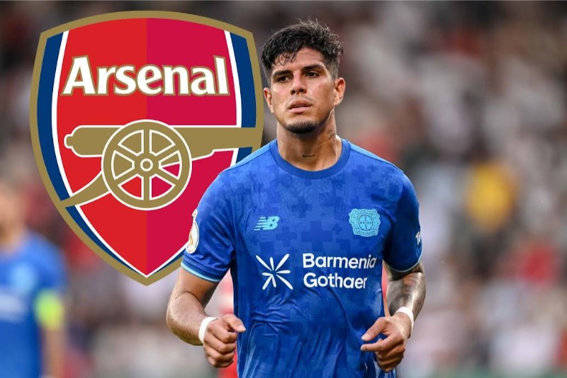 Arsenal ký hợp đồng thành công với Hincapie