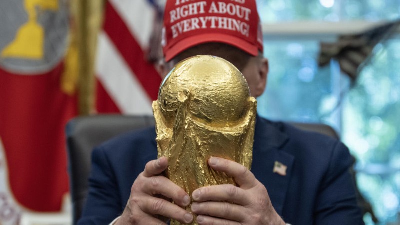 Tổng thống Trump bông đùa muốn dự World Cup