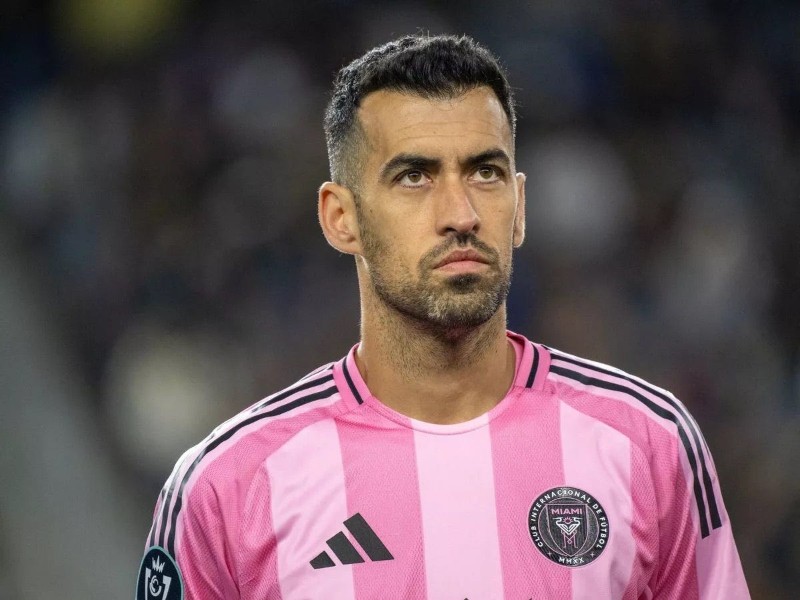 Busquets chính thức giã từ sân cỏ