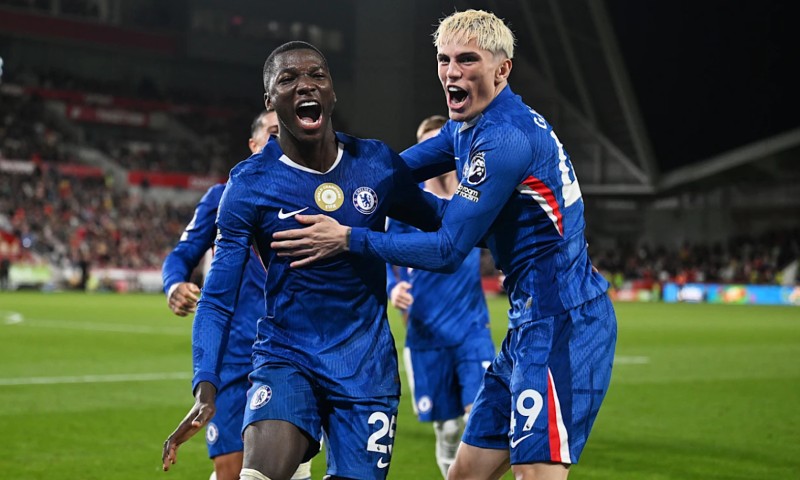 Chelsea hòa 2-2 trên sân khách