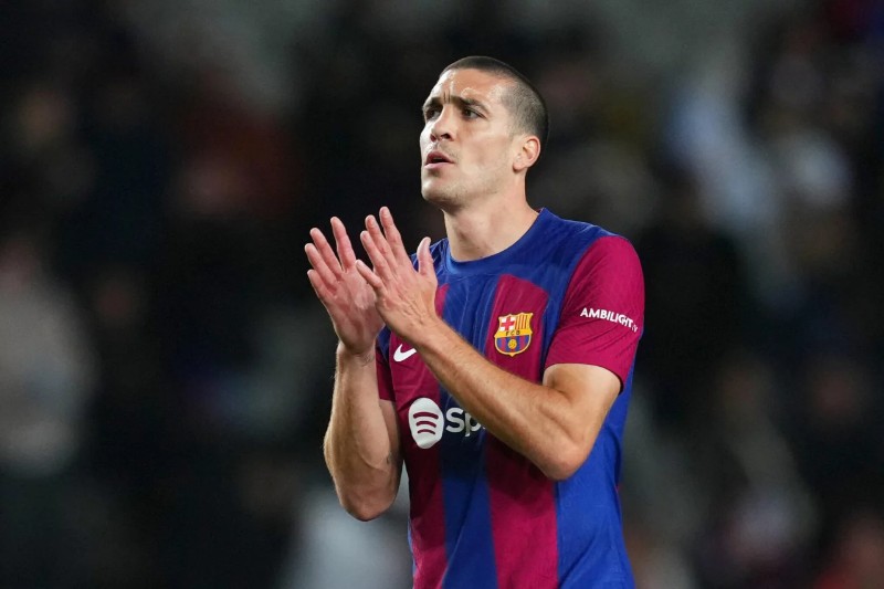 Barca thanh lý hợp đồng với Romeu