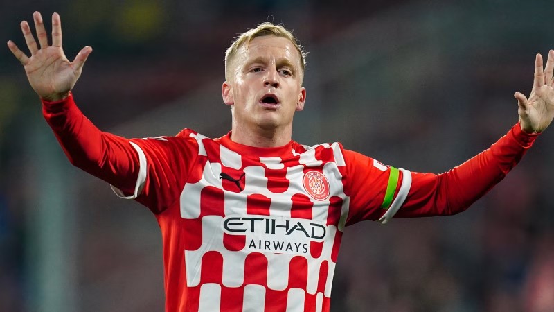 Van de Beek nghỉ hết mùa 2025/26