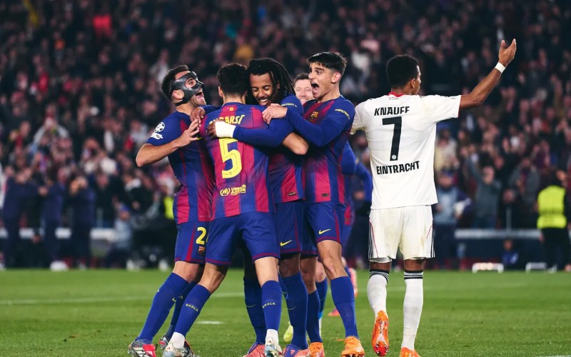 Barcelona đánh bại Frankfurt trên sân nhà