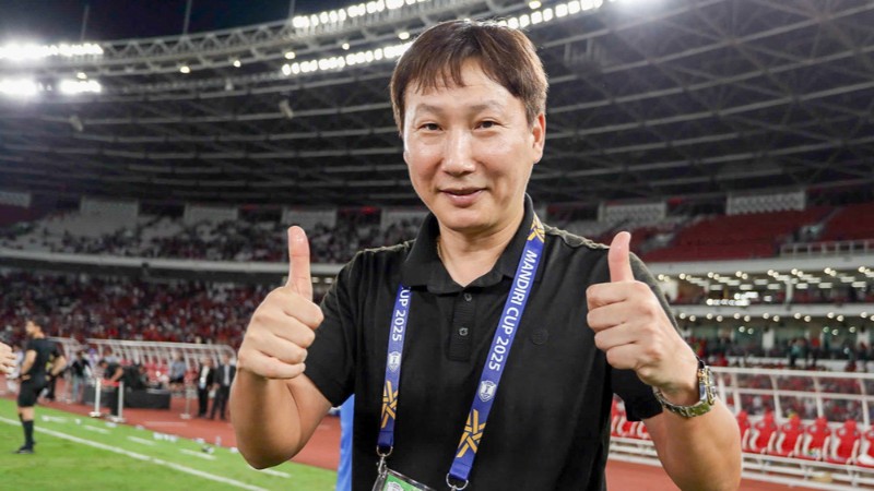 HLV Kim Sang Sik muốn 2 đội Việt Nam vào trận tranh vô địch