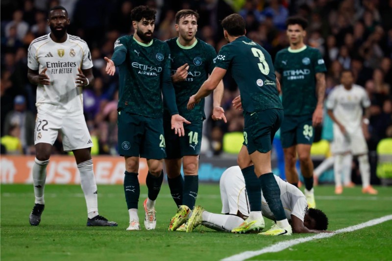 Real Madrid thua đau đớn Man City trên sân nhà